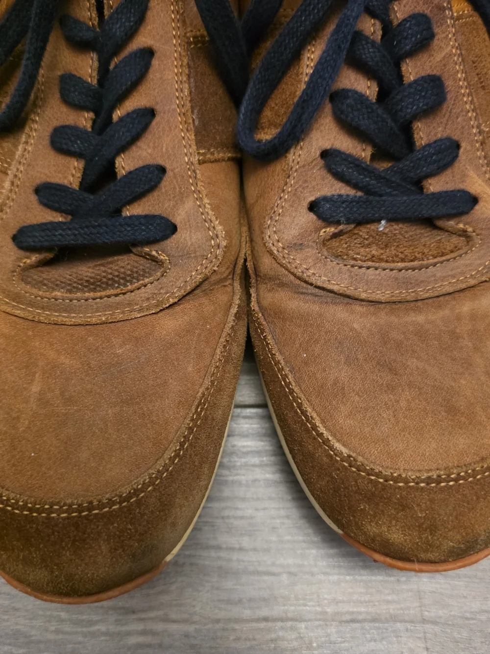 Men's Tan Suede Lace-Up Sneakers - Casual Everyday Comfort